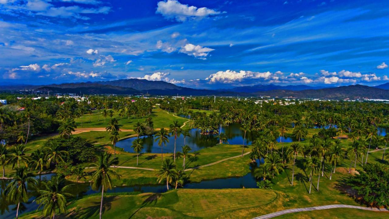 라스 아다스 바이 브리사스 만사니요 외부 사진 Golf course in Samanà