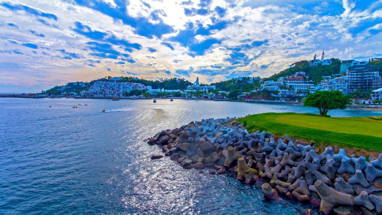 라스 아다스 바이 브리사스 만사니요 외부 사진 View of the town from the ferry