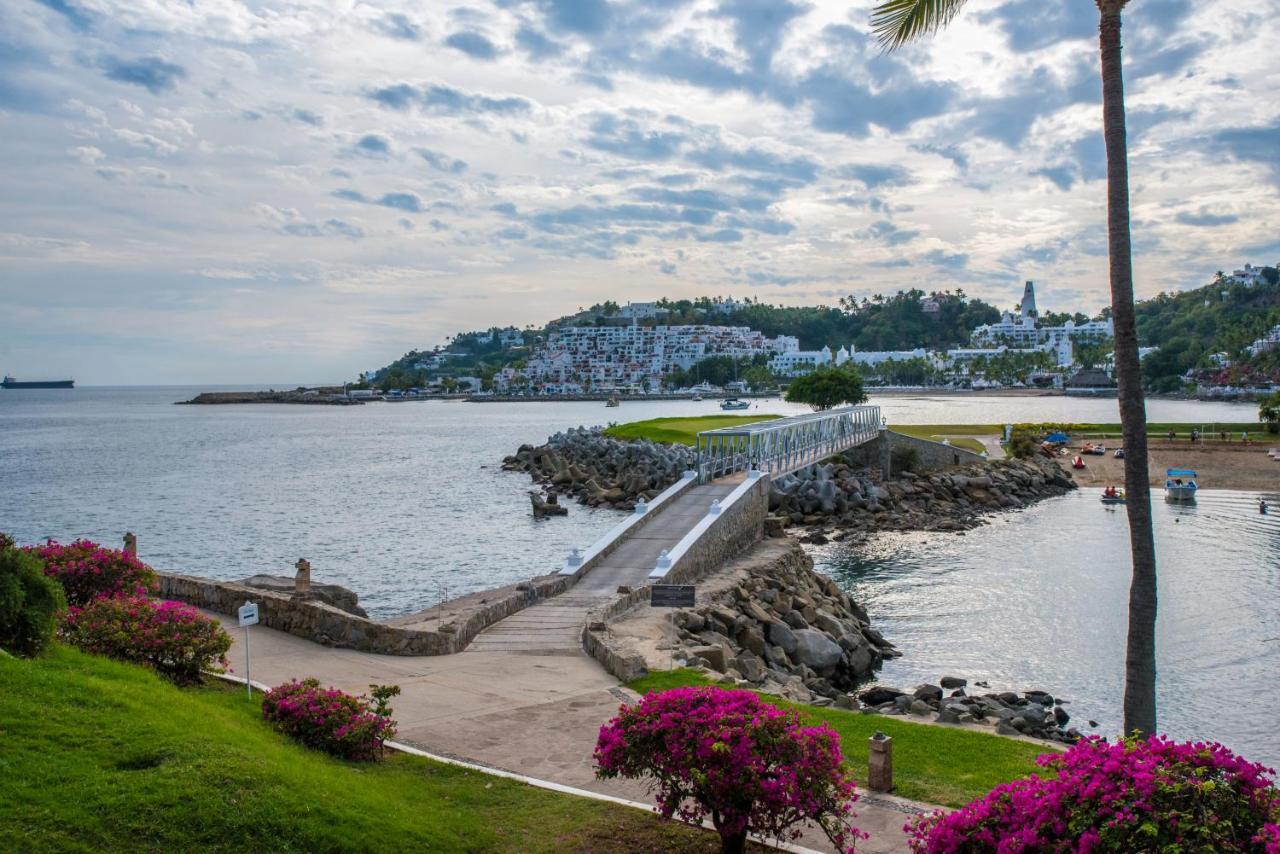 라스 아다스 바이 브리사스 만사니요 외부 사진 View of the Bay of Acapulco