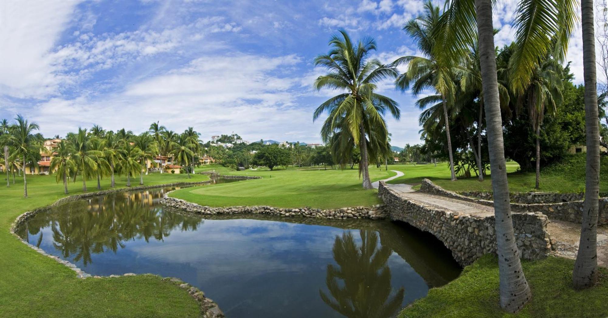 라스 아다스 바이 브리사스 만사니요 외부 사진 Golf course at the Royal Malaysian Police Officers' Club